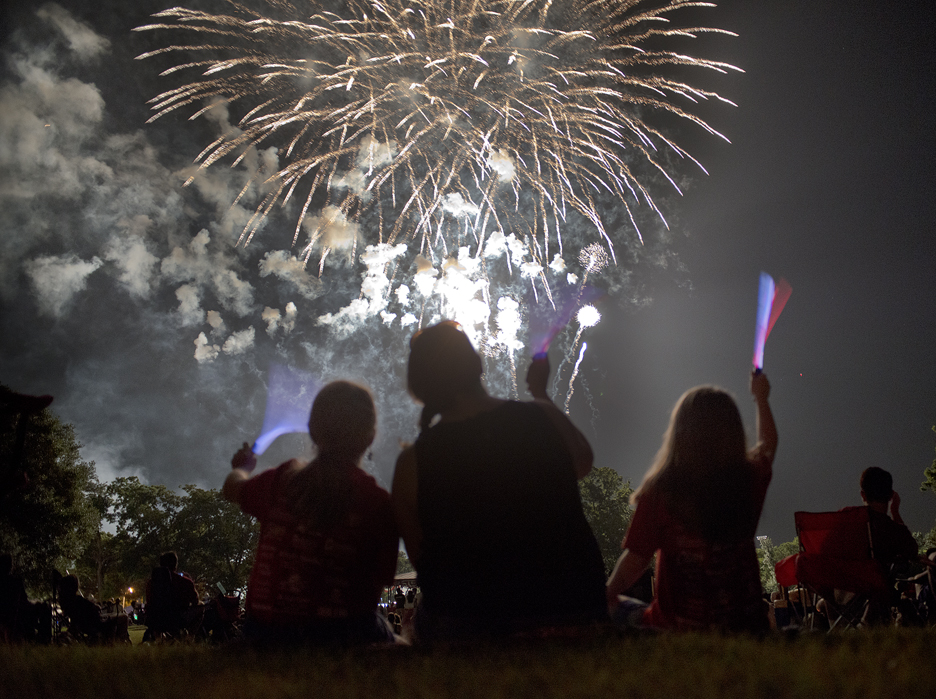 2016 Sertoma 4th @ Night