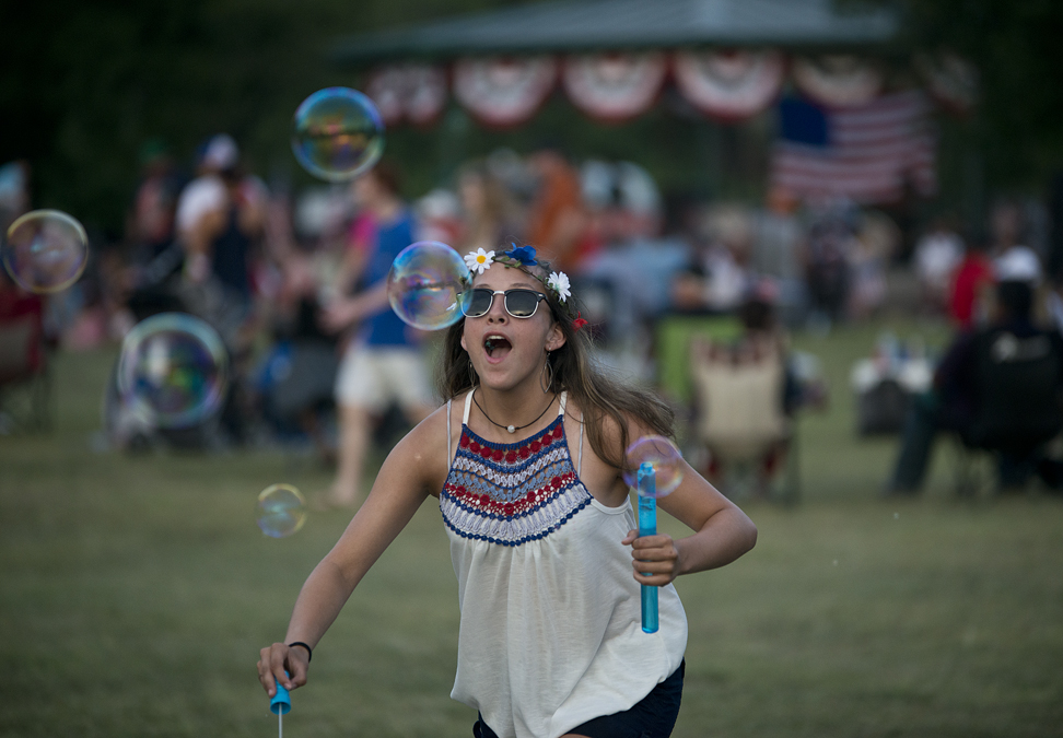 2016 Sertoma 4th @ Night