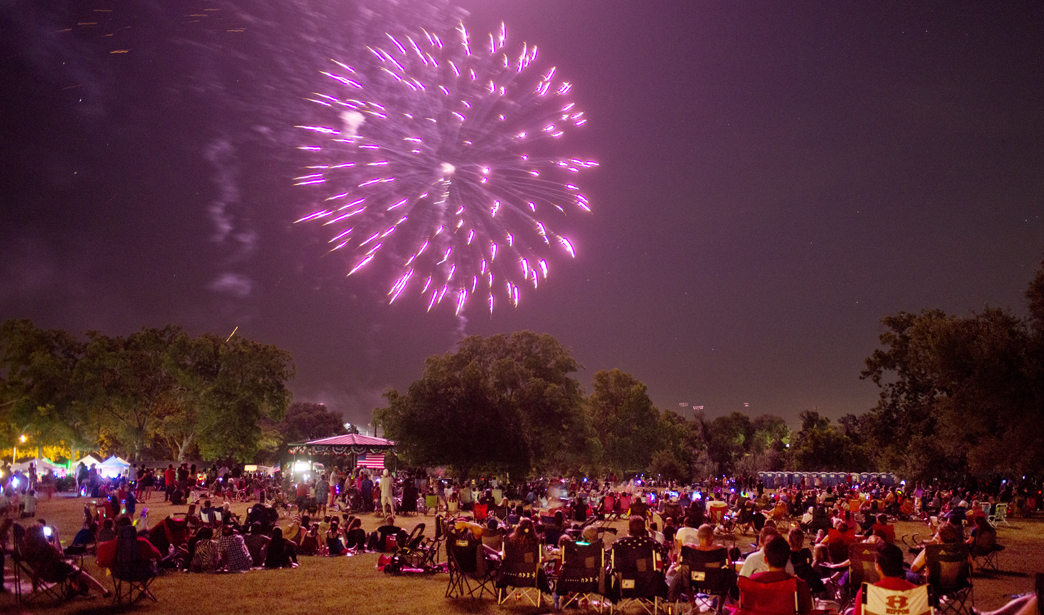 2016 Sertoma 4th @ Night
