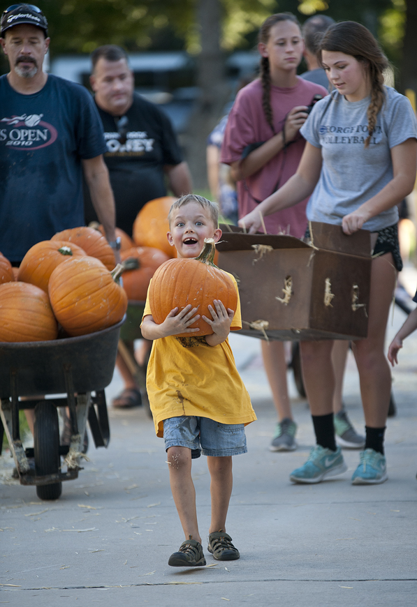 FUMC Pumpkins Delivered