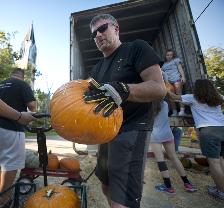 FUMC Pumpkins Delivered